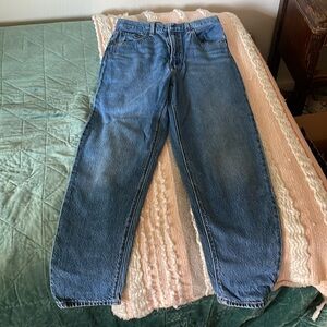 Levi’s size 27 in excellent condition-high loose taper fit.